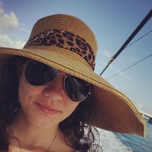 Meet your Posher, Danielle